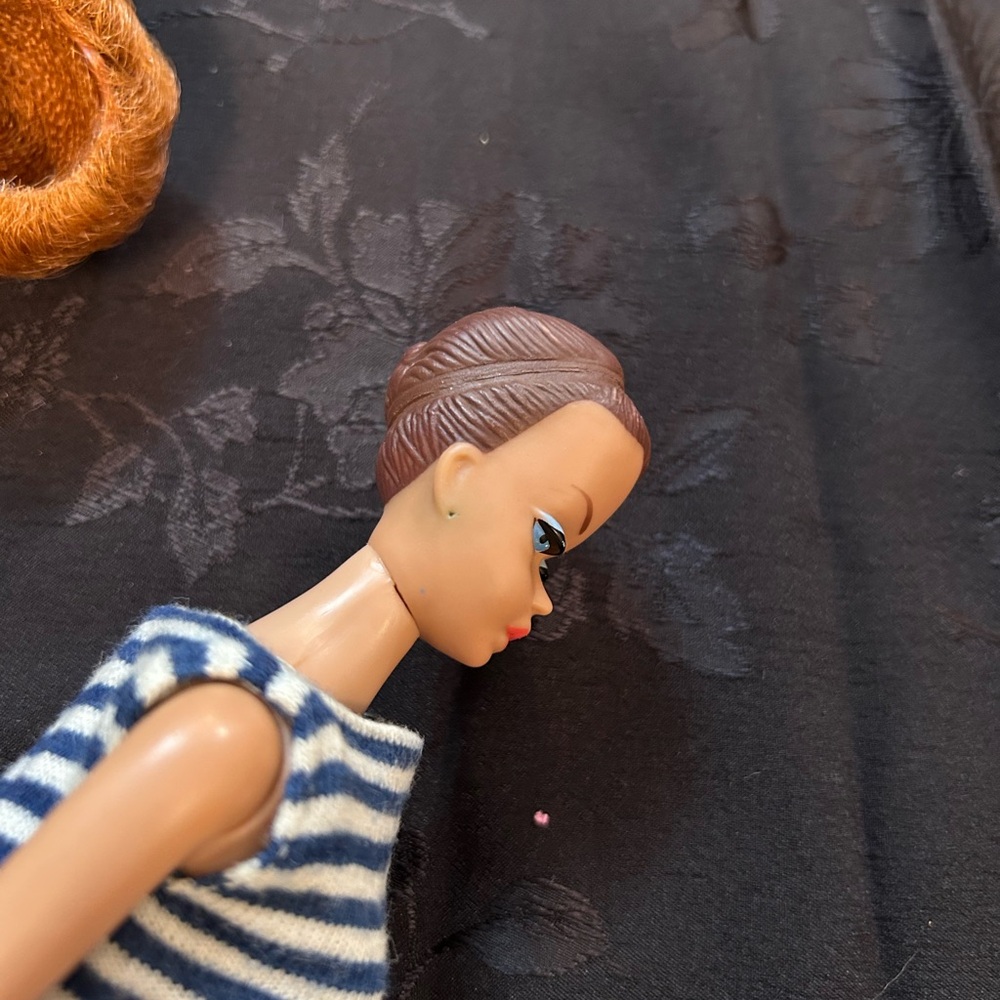 Barbie Fashion Queen doll with total bubble cut wig and black label blue top - Picture 11 of 12